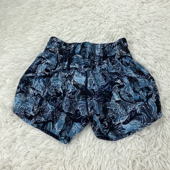 Lululemon Tracker Short V *4" Eternal Wave Starlight Black - Picture 4 of 5